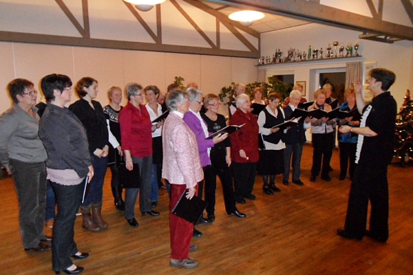 Der gemischte Chor des Preetzer Gesangvereins am 12.12.2011 in Schellhorn